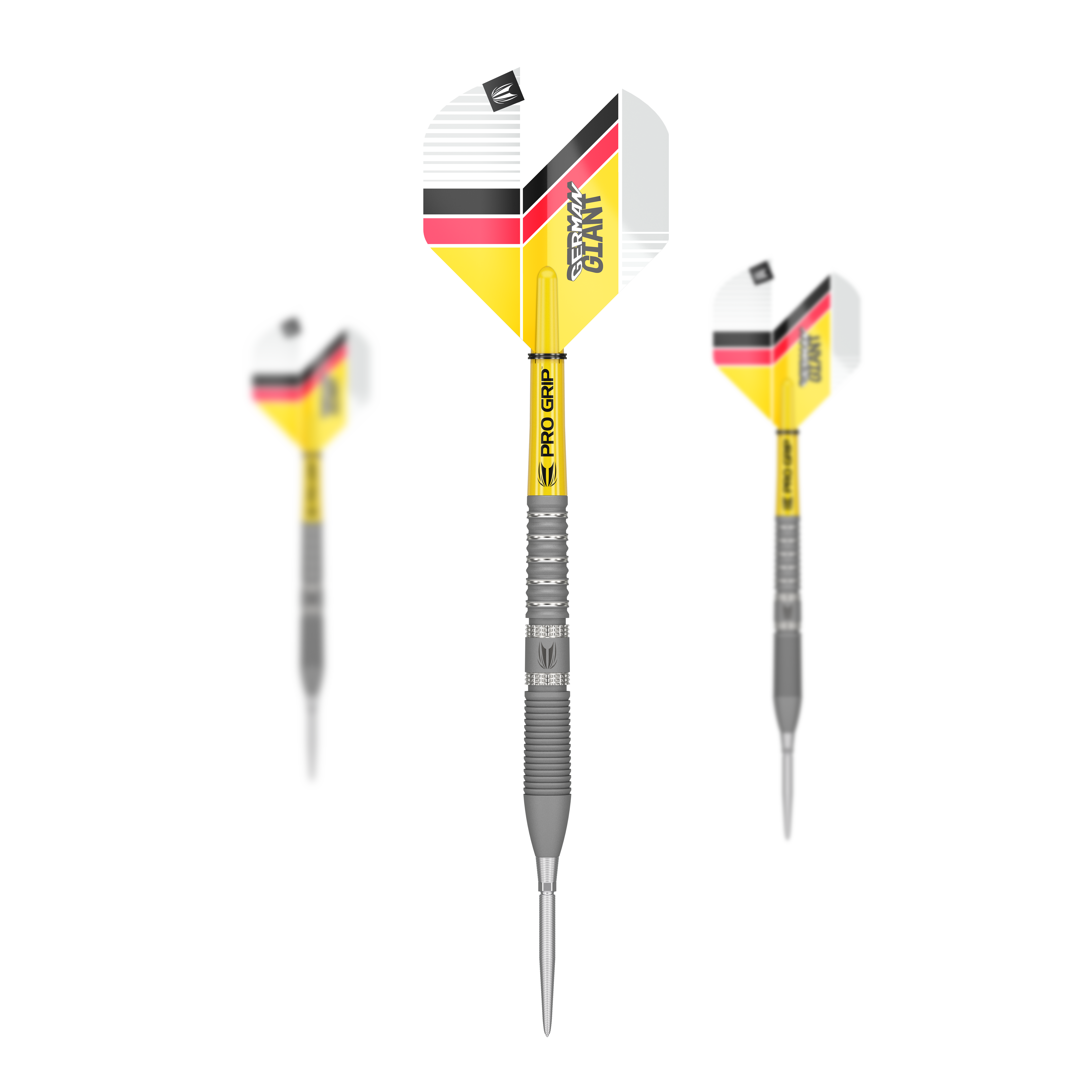 Auf dem Bild sind drei Steeldarts mit gelben, weißen, schwarzen und roten Flights zu sehen. Der mittlere Dart ist groß abgebildet, während die beiden anderen kleiner und seitlich daneben stehen.